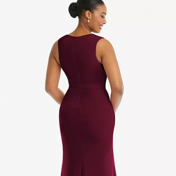 V-Neck Closed Back Crepe Trumpet Gown with Front Slit..TH111...Cabernet..Size 8 - Picture 3 of 7